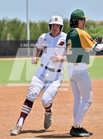 Thumbnail 3 in Rockport-Fulton vs Davenport (UIL 4A Region 4 Area Playoff) photogallery.