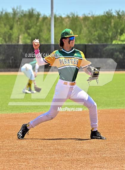 Thumbnail 2 in Rockport-Fulton vs Davenport (UIL 4A Region 4 Area Playoff) photogallery.