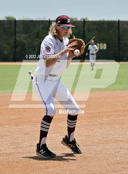 Thumbnail 3 in Rockport-Fulton vs Davenport (UIL 4A Region 4 Area Playoff) photogallery.