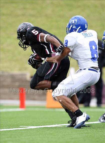 Thumbnail 1 in Taylor vs. Pearland (Texas 5A D1 Regional Playoffs) photogallery.