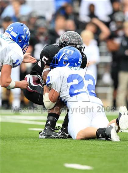 Thumbnail 1 in Taylor vs. Pearland (Texas 5A D1 Regional Playoffs) photogallery.