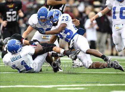 Thumbnail 3 in Taylor vs. Pearland (Texas 5A D1 Regional Playoffs) photogallery.