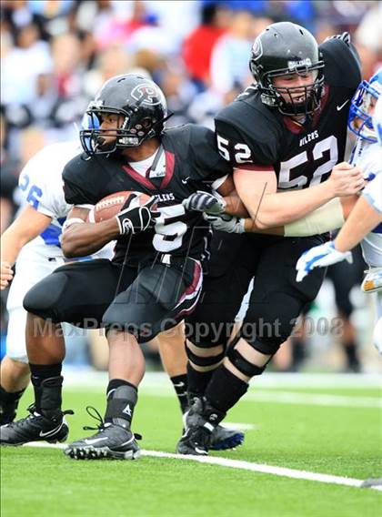 Thumbnail 2 in Taylor vs. Pearland (Texas 5A D1 Regional Playoffs) photogallery.