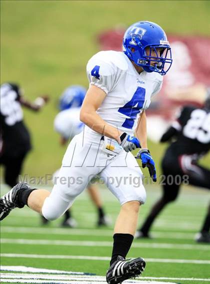 Thumbnail 1 in Taylor vs. Pearland (Texas 5A D1 Regional Playoffs) photogallery.