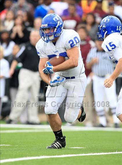 Thumbnail 3 in Taylor vs. Pearland (Texas 5A D1 Regional Playoffs) photogallery.
