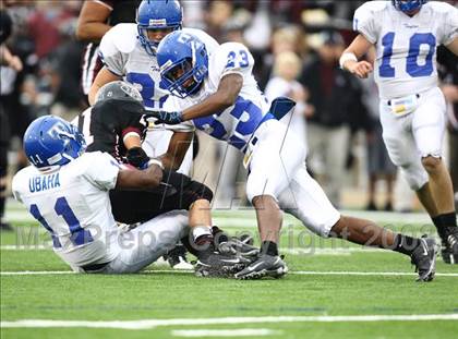 Thumbnail 2 in Taylor vs. Pearland (Texas 5A D1 Regional Playoffs) photogallery.