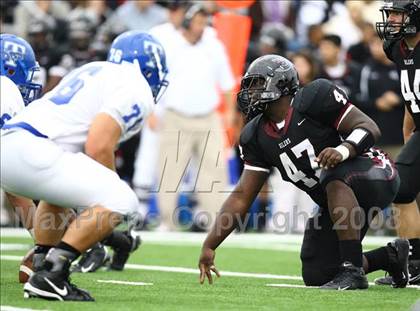 Thumbnail 1 in Taylor vs. Pearland (Texas 5A D1 Regional Playoffs) photogallery.