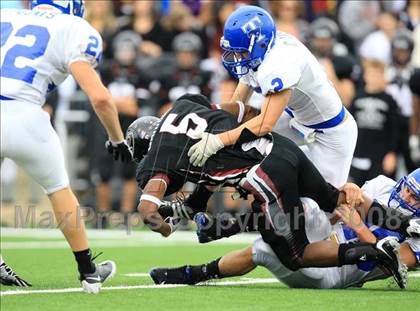 Thumbnail 2 in Taylor vs. Pearland (Texas 5A D1 Regional Playoffs) photogallery.