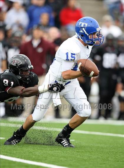 Thumbnail 3 in Taylor vs. Pearland (Texas 5A D1 Regional Playoffs) photogallery.