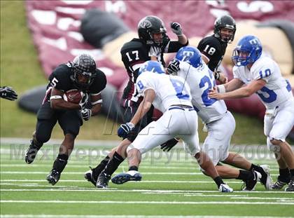 Thumbnail 1 in Taylor vs. Pearland (Texas 5A D1 Regional Playoffs) photogallery.