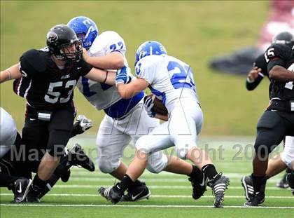 Thumbnail 3 in Taylor vs. Pearland (Texas 5A D1 Regional Playoffs) photogallery.