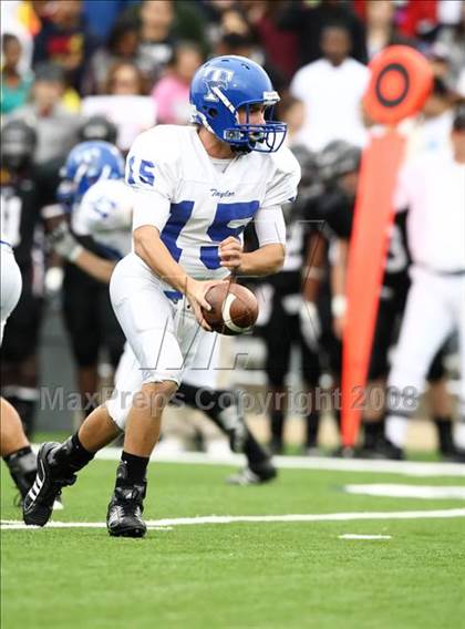 Thumbnail 1 in Taylor vs. Pearland (Texas 5A D1 Regional Playoffs) photogallery.