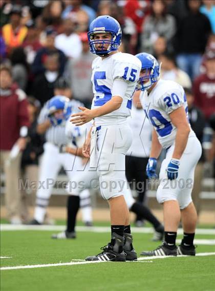 Thumbnail 2 in Taylor vs. Pearland (Texas 5A D1 Regional Playoffs) photogallery.