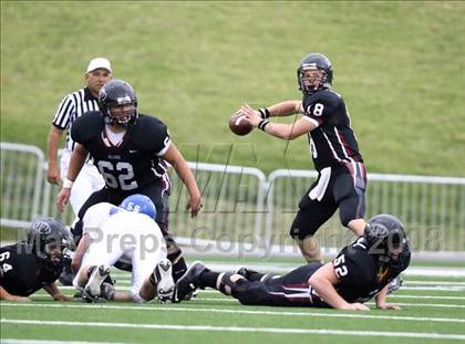 Thumbnail 1 in Taylor vs. Pearland (Texas 5A D1 Regional Playoffs) photogallery.