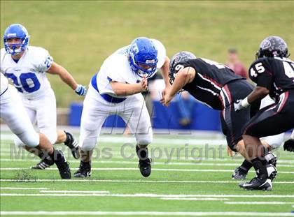 Thumbnail 3 in Taylor vs. Pearland (Texas 5A D1 Regional Playoffs) photogallery.