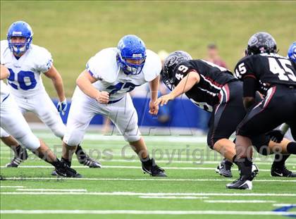 Thumbnail 2 in Taylor vs. Pearland (Texas 5A D1 Regional Playoffs) photogallery.