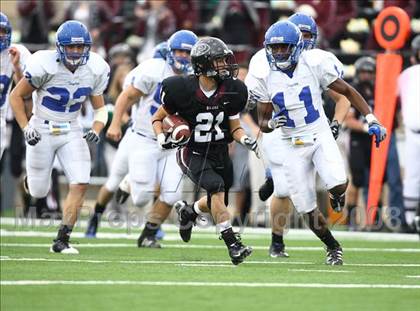 Thumbnail 2 in Taylor vs. Pearland (Texas 5A D1 Regional Playoffs) photogallery.