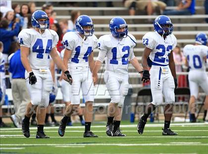 Thumbnail 2 in Taylor vs. Pearland (Texas 5A D1 Regional Playoffs) photogallery.