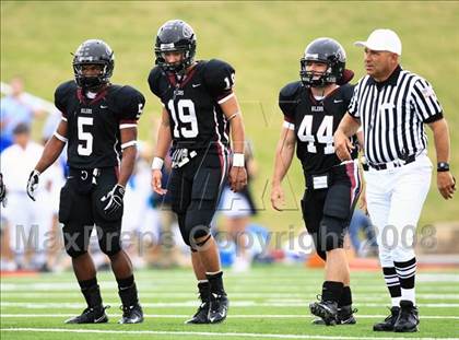 Thumbnail 1 in Taylor vs. Pearland (Texas 5A D1 Regional Playoffs) photogallery.