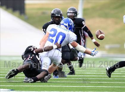 Thumbnail 2 in Taylor vs. Pearland (Texas 5A D1 Regional Playoffs) photogallery.