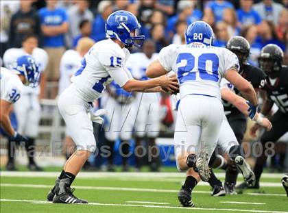 Thumbnail 3 in Taylor vs. Pearland (Texas 5A D1 Regional Playoffs) photogallery.