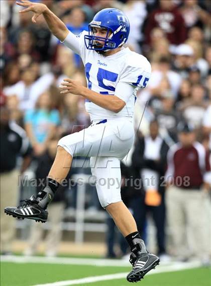 Thumbnail 1 in Taylor vs. Pearland (Texas 5A D1 Regional Playoffs) photogallery.