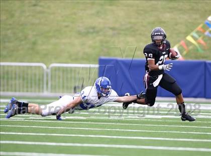 Thumbnail 2 in Taylor vs. Pearland (Texas 5A D1 Regional Playoffs) photogallery.