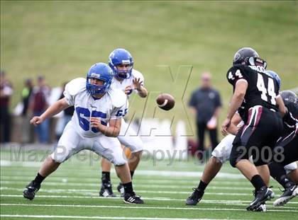 Thumbnail 2 in Taylor vs. Pearland (Texas 5A D1 Regional Playoffs) photogallery.