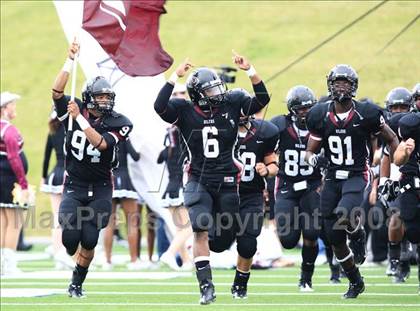 Thumbnail 1 in Taylor vs. Pearland (Texas 5A D1 Regional Playoffs) photogallery.