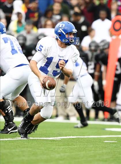 Thumbnail 3 in Taylor vs. Pearland (Texas 5A D1 Regional Playoffs) photogallery.