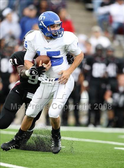Thumbnail 1 in Taylor vs. Pearland (Texas 5A D1 Regional Playoffs) photogallery.