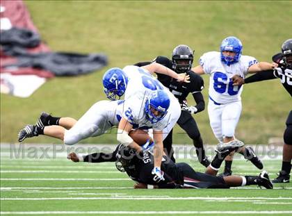 Thumbnail 2 in Taylor vs. Pearland (Texas 5A D1 Regional Playoffs) photogallery.