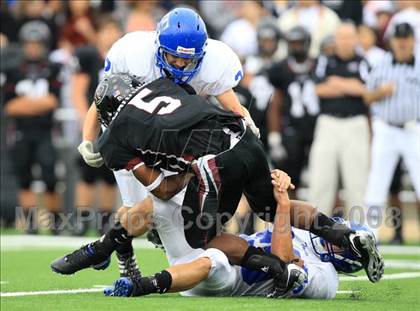 Thumbnail 2 in Taylor vs. Pearland (Texas 5A D1 Regional Playoffs) photogallery.