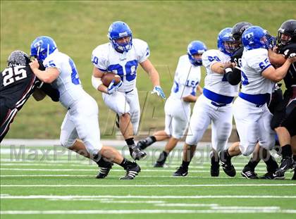 Thumbnail 2 in Taylor vs. Pearland (Texas 5A D1 Regional Playoffs) photogallery.