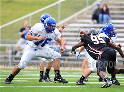 Thumbnail 3 in Taylor vs. Pearland (Texas 5A D1 Regional Playoffs) photogallery.