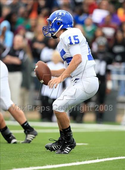 Thumbnail 1 in Taylor vs. Pearland (Texas 5A D1 Regional Playoffs) photogallery.
