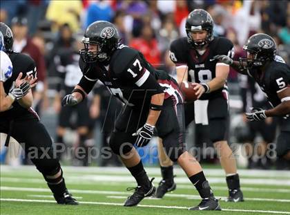 Thumbnail 2 in Taylor vs. Pearland (Texas 5A D1 Regional Playoffs) photogallery.