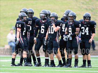 Thumbnail 2 in Taylor vs. Pearland (Texas 5A D1 Regional Playoffs) photogallery.
