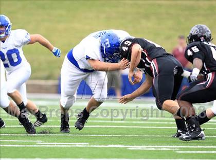 Thumbnail 1 in Taylor vs. Pearland (Texas 5A D1 Regional Playoffs) photogallery.