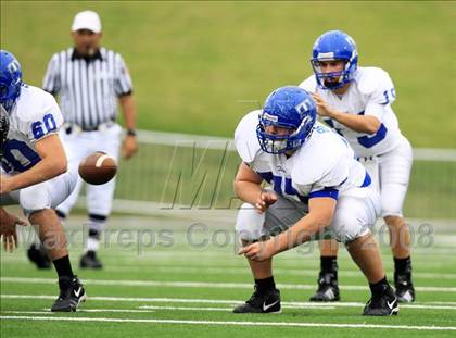 Thumbnail 3 in Taylor vs. Pearland (Texas 5A D1 Regional Playoffs) photogallery.