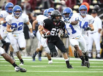 Thumbnail 1 in Taylor vs. Pearland (Texas 5A D1 Regional Playoffs) photogallery.