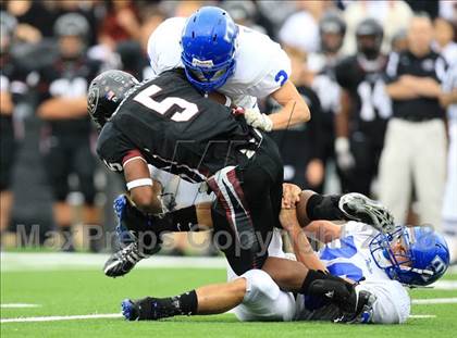 Thumbnail 3 in Taylor vs. Pearland (Texas 5A D1 Regional Playoffs) photogallery.
