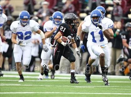 Thumbnail 3 in Taylor vs. Pearland (Texas 5A D1 Regional Playoffs) photogallery.