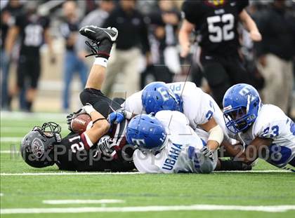 Thumbnail 1 in Taylor vs. Pearland (Texas 5A D1 Regional Playoffs) photogallery.