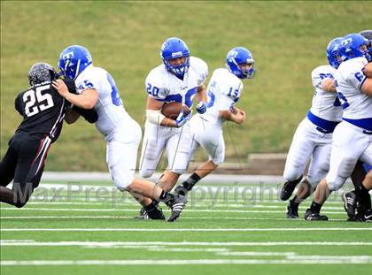 Thumbnail 3 in Taylor vs. Pearland (Texas 5A D1 Regional Playoffs) photogallery.