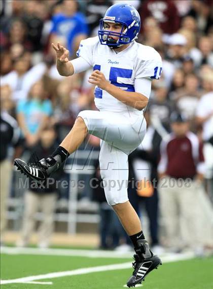 Thumbnail 2 in Taylor vs. Pearland (Texas 5A D1 Regional Playoffs) photogallery.