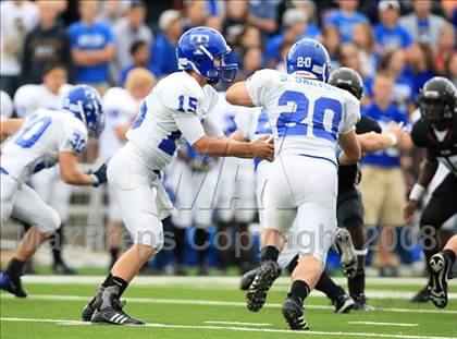 Thumbnail 1 in Taylor vs. Pearland (Texas 5A D1 Regional Playoffs) photogallery.