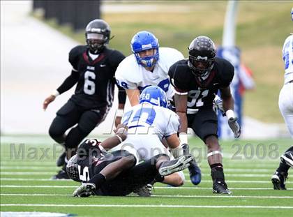 Thumbnail 2 in Taylor vs. Pearland (Texas 5A D1 Regional Playoffs) photogallery.