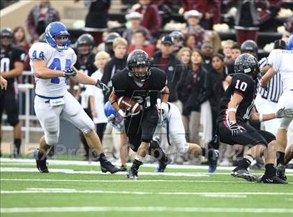 Thumbnail 2 in Taylor vs. Pearland (Texas 5A D1 Regional Playoffs) photogallery.
