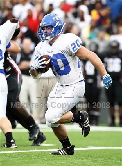 Thumbnail 2 in Taylor vs. Pearland (Texas 5A D1 Regional Playoffs) photogallery.